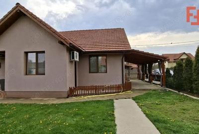 Casă cu 3 camere cu Canalizare în Sânmihaiu Român