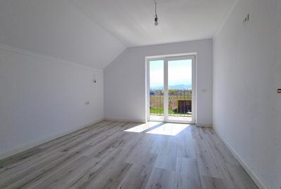 Casă cu 4 camere cu Canalizare în Sânpetru - 11