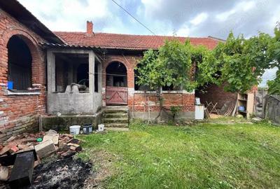 Honorici, Casa Cu Teren, 230 Mp. Suprafata construita, 1.700 Mp. Suprafata teren - 14