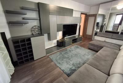 Apartament cu 3 camere decomandat în Metalurgiei