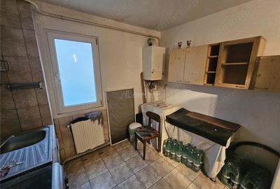 Apartament cu 2 camere semidecomandat în Micro I - 12