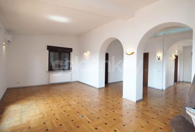 Apartament penthouse cu 3 camere  si vedere frumoasa asupra zonei - 1