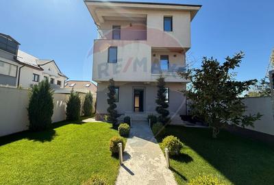 Ideala pentru familii sau grupuri - Vila cu 7 camere in Mamaia Nord