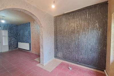 Spațiu comercial, de 53.380001068115 mp, în Drumul Sării - 8