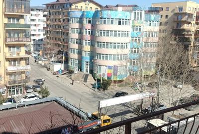 Garsonieră decomandată în Roșu