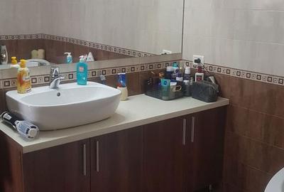 Casă cu 4 camere în Vlădești