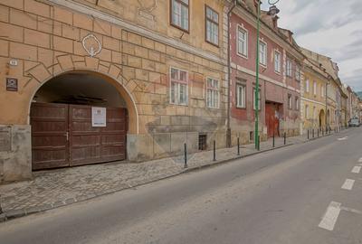 De vanzare 2 camere, ultracentral - Str. Poarta Schei, Ideal Airbnb - 1
