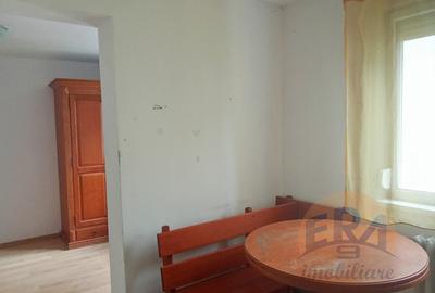 Garsoniera modificata cu 2 camere,Rogerius, Str. Aluminei - 7