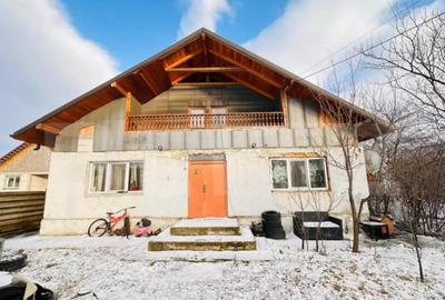 Casă cu 5 camere cu Teren 3000 Mp în Central