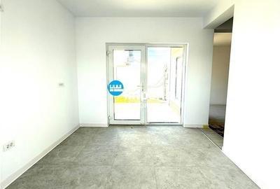 Casă cu 4 camere cu Teren 370 Mp în Valea Ursului - 1