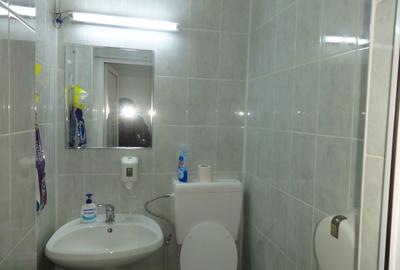Spațiu comercial, de 184 mp, în Central - 3