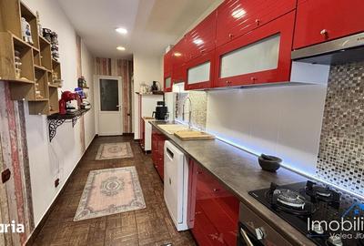 Casă cu 7 camere cu Teren 700 Mp în Petros - 12