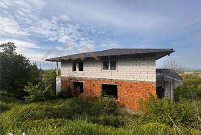 Casă cu 4 camere cu Teren 2341 Mp în Cicârlău - 2