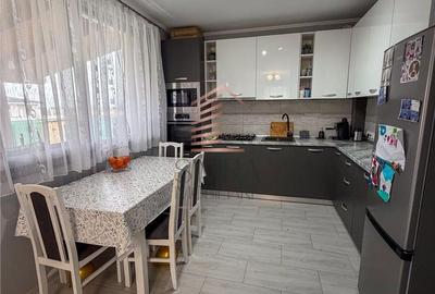Casă cu 4 camere în Sântandrei