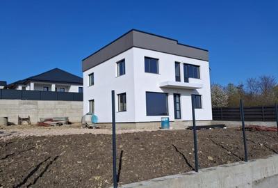 Casă cu 4 camere în Central - 8