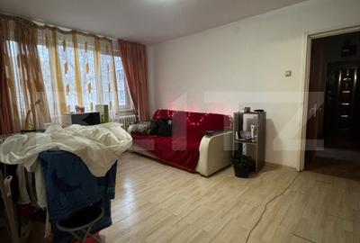 Apartament cu 3 camere semidecomandat, mobilat în Rahova