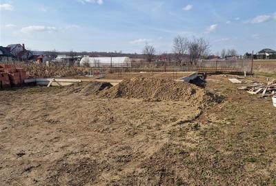 Teren intravilan de 400 mp, în 9 Mai - 5