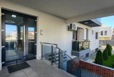 Apartament cu 3 camere decomandat în Theodor Pallady