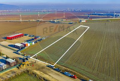 Teren de 4900 mp, în Sânpetru - 4