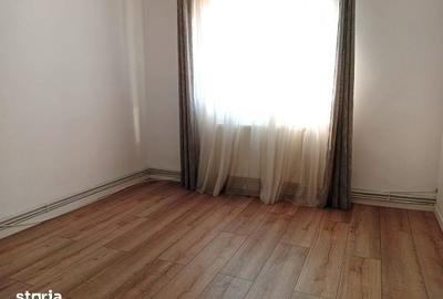 Apartament cu 3 camere semidecomandat în Central - 3