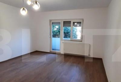 Apartament cu 3 camere decomandat în Micro 16