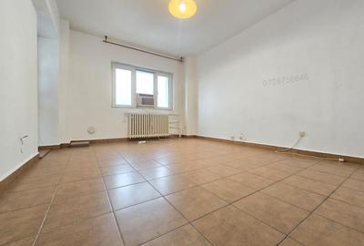 Metrou Piata Unirii -Bulevardul Coposu, 5 camere, 117 mp, bloc 1990 - 5