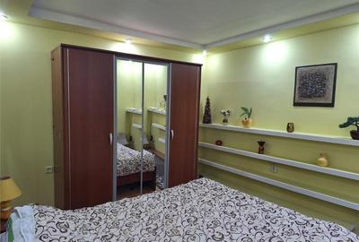 Casa Bartolomeu, pe doua nivele, stil deosebit, curte comuna - 5