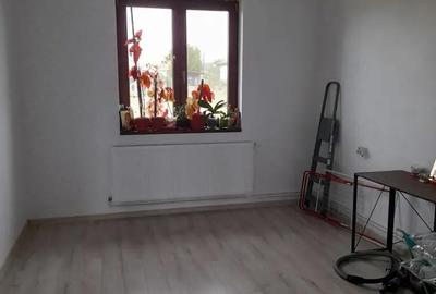 Casă cu 6 camere cu Teren 1000 Mp în Lugojel - 4