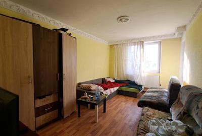 Apartament cu 3 camere decomandat, mobilat în Agigea