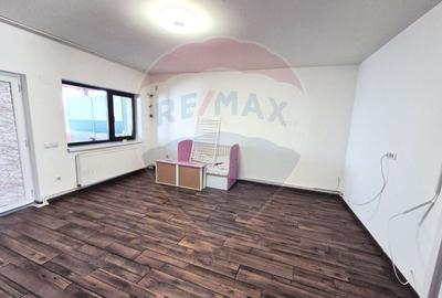 Casă cu 5 camere cu Teren 216 Mp în Vârteju - 2