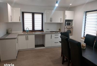 Casă cu 4 camere cu Teren 200 Mp în Frătăuții Vechi