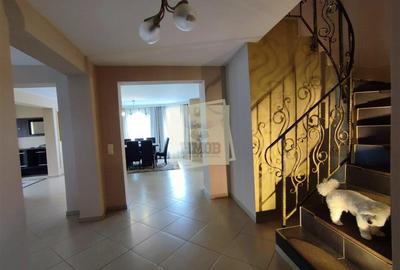 Casa cu 4 camere 3 bai garaj inchis si teren 1100 mp in Tocile - 2
