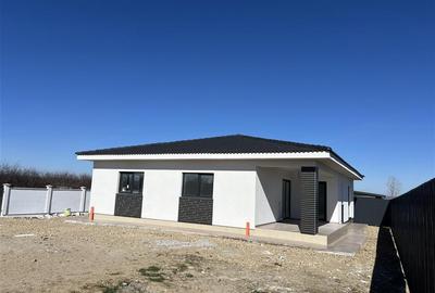 Casă cu 4 camere cu Teren 572 Mp în Cheriu - 2