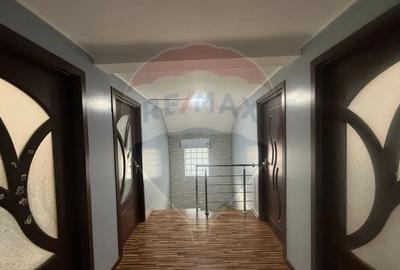 Casă cu 5 camere în Șimnicu de Sus - 10