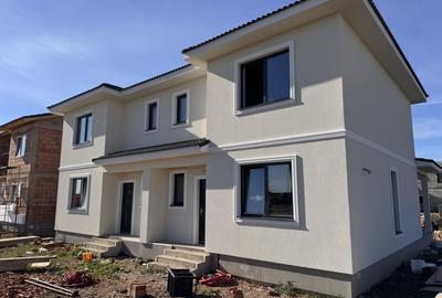 Duplex cu 4 camere cu Canalizare în Moșnița Nouă - 1