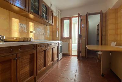Apartament cu 3 camere decomandat, mobilat în Ultracentral
