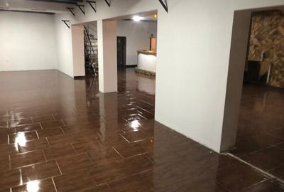 Casă cu 4 camere în Central - 2