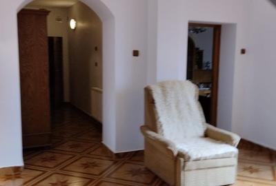 Casa cu etaj str.Calea Nationala zona Bazar - 3