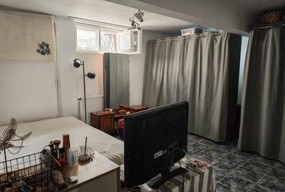 Casă individuală cu 5 camere cu Canalizare în P-ța Unirii - 23