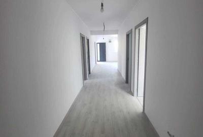 Casă cu 4 camere în Central - 2