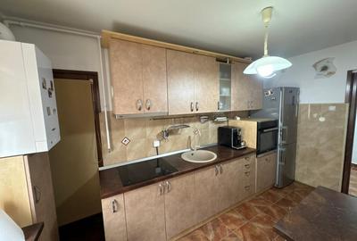 Apartament cu 3 camere decomandat, mobilat în Tractorul - 17