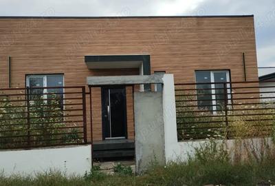 Vanzare casa 4 camere Comuna Berceni - 2