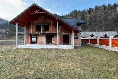 Casă cu 5 camere cu Teren 2189 Mp în Sadova - 3