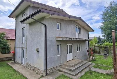 Casă cu 5 camere cu Teren 400 Mp în Bucium - 1