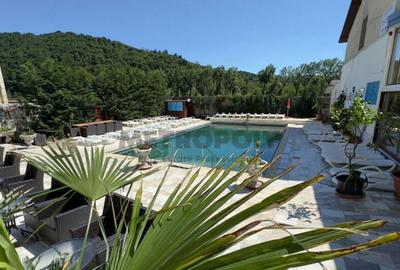 COMISION 0 % - HOTEL DE VANZARE IN CENTRUL STATIUNII CALIMAN - 1