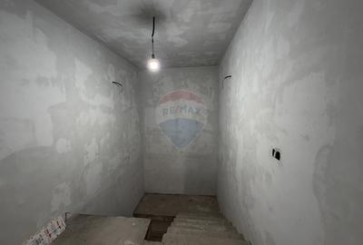 Casă individuală cu 7 camere cu Garaj în Est - 18