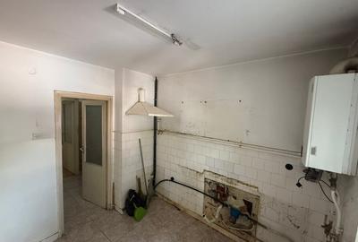 Apartament spatios cu 4 camere, etaj 1 - decomandat, zona Sasar - 7