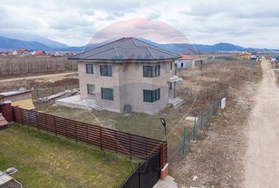 Casă cu 7 camere cu Teren 491 Mp în Exterior Nord - 30