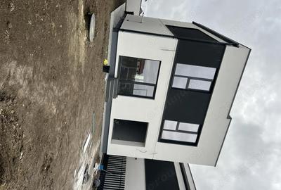 Casă cu 4 camere cu Teren 350 Mp în Săcălaz