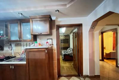 Apartament cu 4 camere decomandat în Central